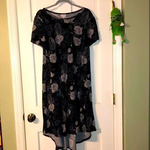 Medium LulaRoe Black with Grey Roses Printed Carly Swing Dress